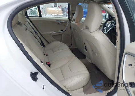 2013 Volvo S60 T5/T5 Platinum/T5 Premier/T5 Premier Plus z USA, uszkodzony, nr VIN YV1612FH0D2183422